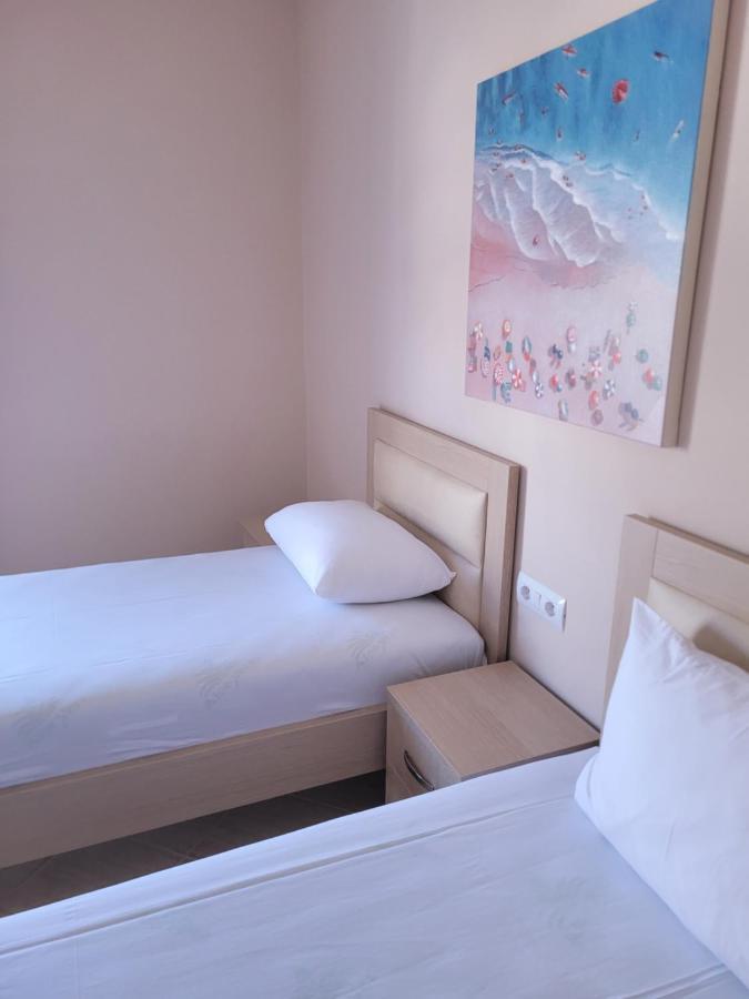 Marina Apartment Sarande Bagian luar foto