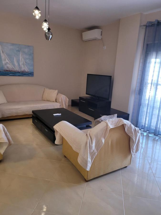 Marina Apartment Sarande Bagian luar foto