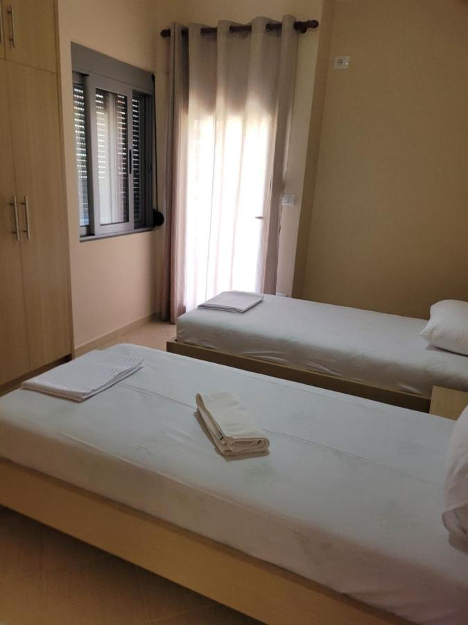 Marina Apartment Sarande Bagian luar foto