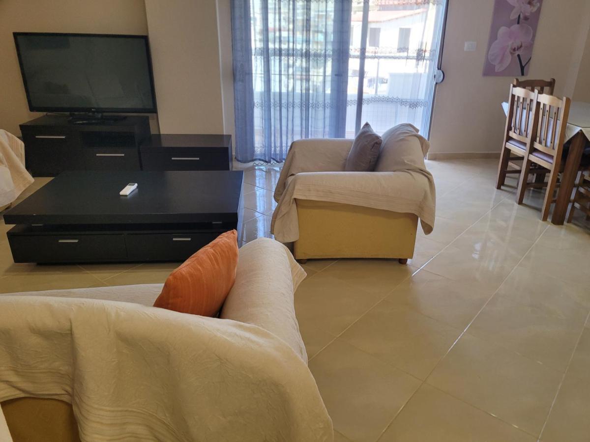 Marina Apartment Sarande Bagian luar foto