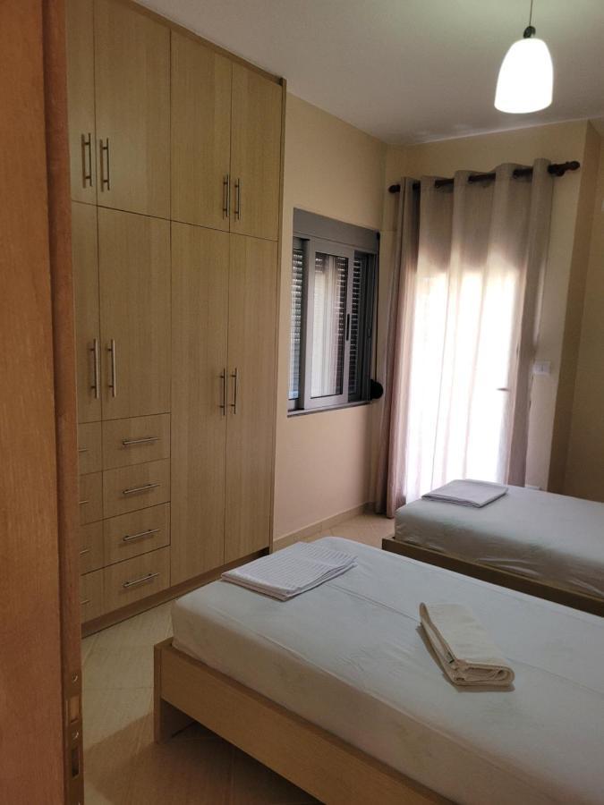 Marina Apartment Sarande Bagian luar foto