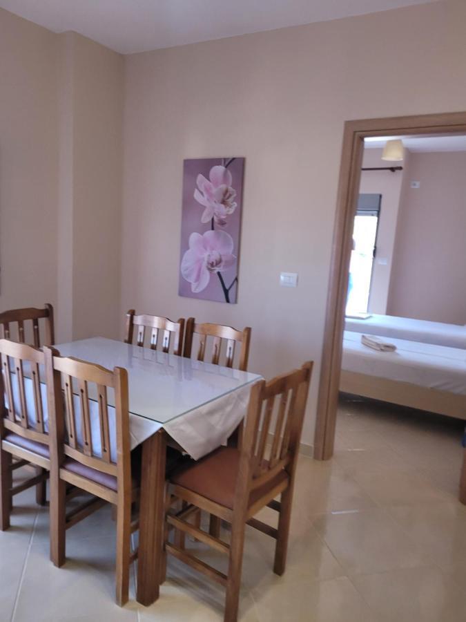Marina Apartment Sarande Bagian luar foto
