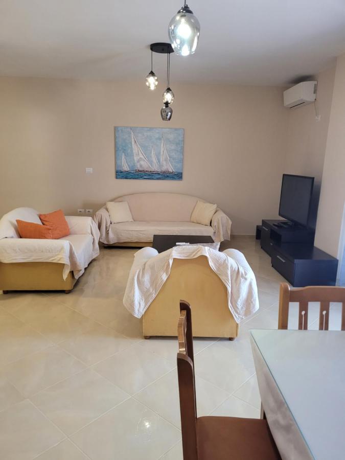 Marina Apartment Sarande Bagian luar foto