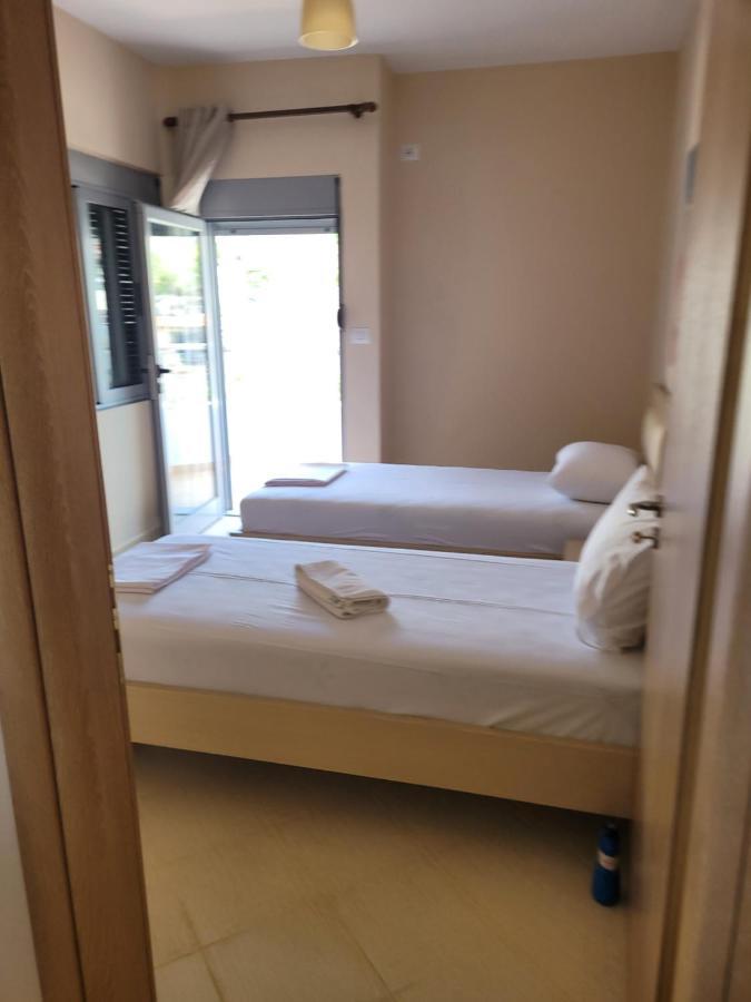 Marina Apartment Sarande Bagian luar foto
