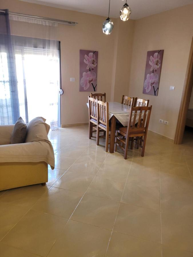 Marina Apartment Sarande Bagian luar foto