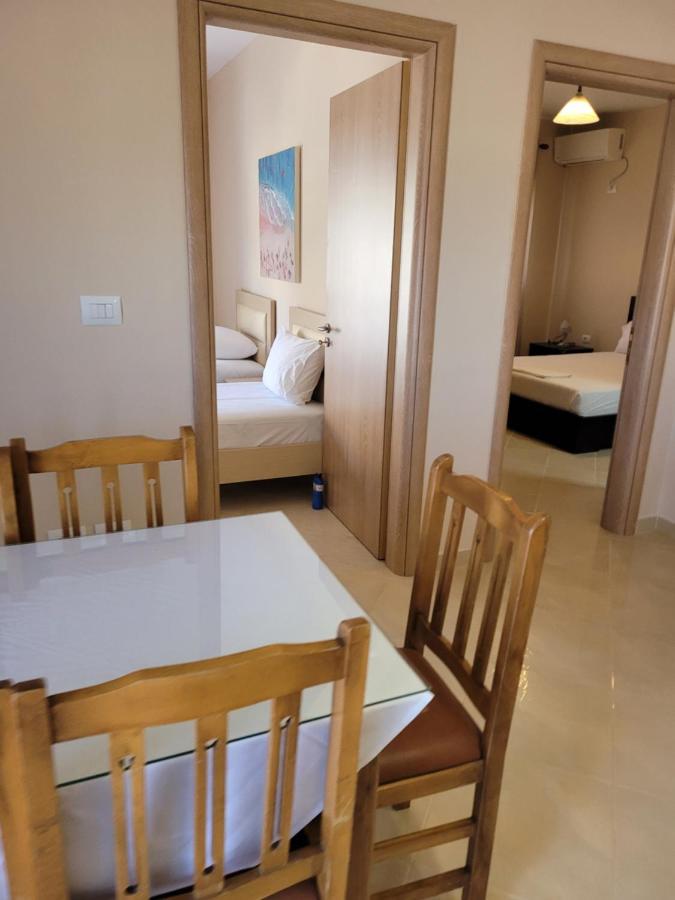 Marina Apartment Sarande Bagian luar foto