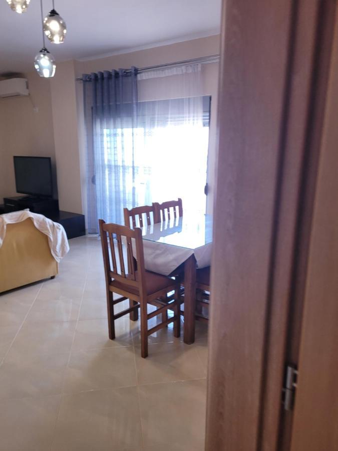 Marina Apartment Sarande Bagian luar foto