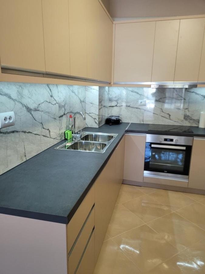 Marina Apartment Sarande Bagian luar foto