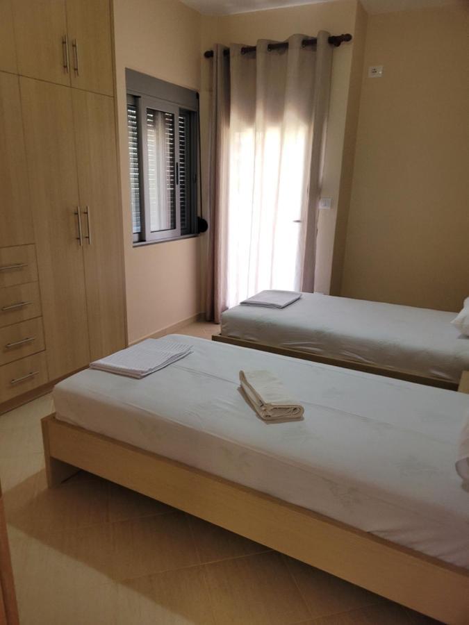 Marina Apartment Sarande Bagian luar foto