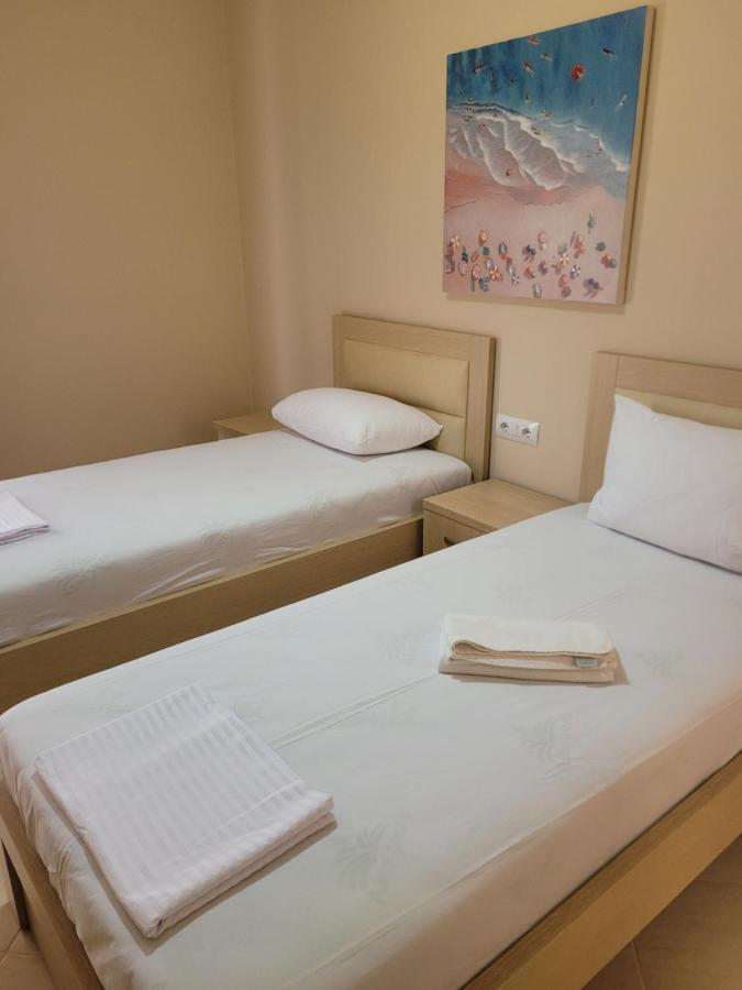 Marina Apartment Sarande Bagian luar foto