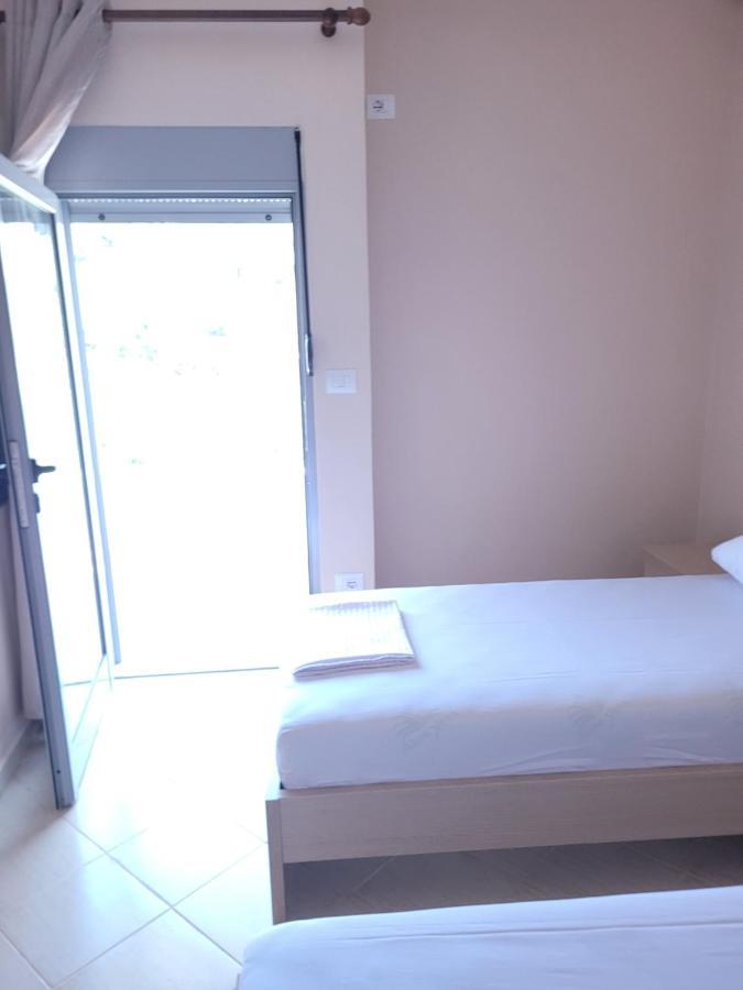 Marina Apartment Sarande Bagian luar foto