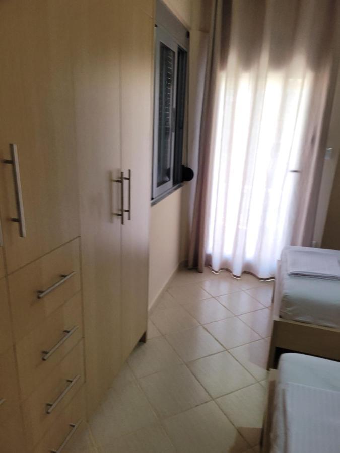 Marina Apartment Sarande Bagian luar foto